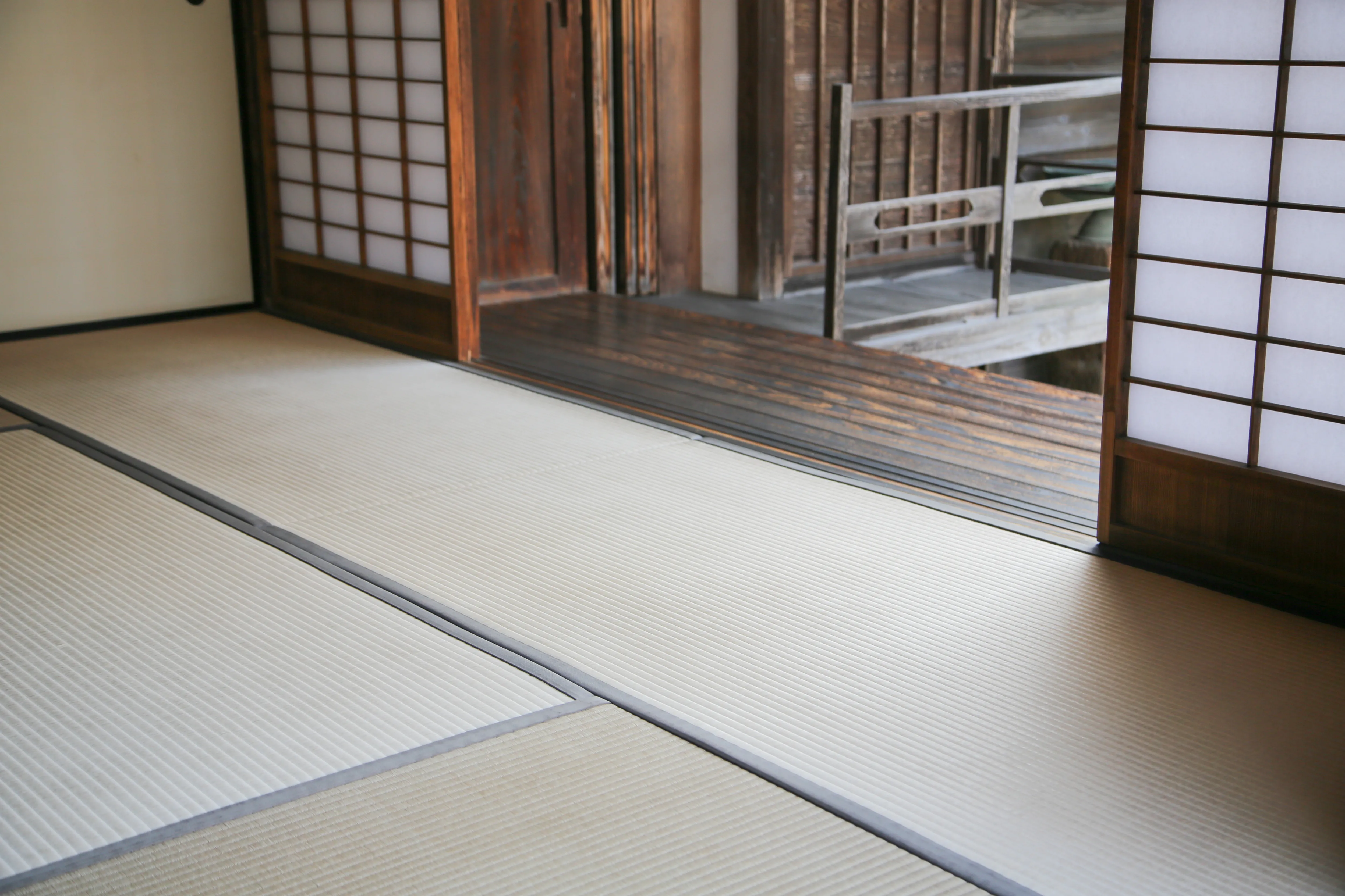 昔ながらの和室と縁側が残る日本家屋