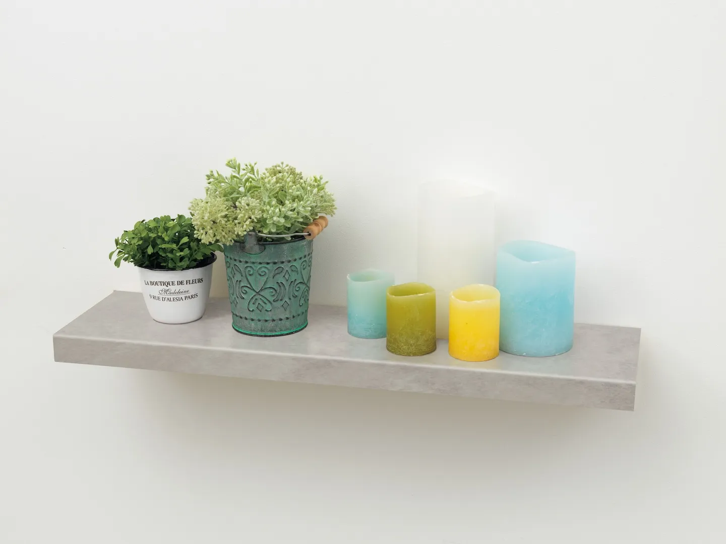 収納棚板に異素材シェルフデコ